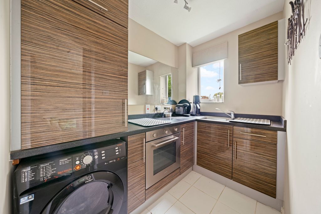 Property photo 1 of 10 3 - Flat 25 The Newl