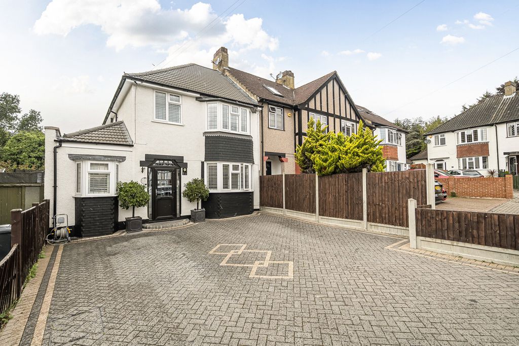 Property photo 1 of 17 External