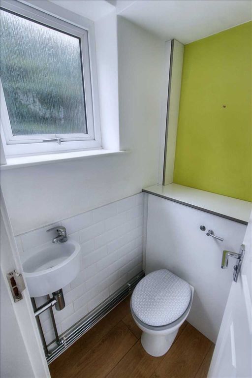Property photo 3 of 30 Claoks/WC