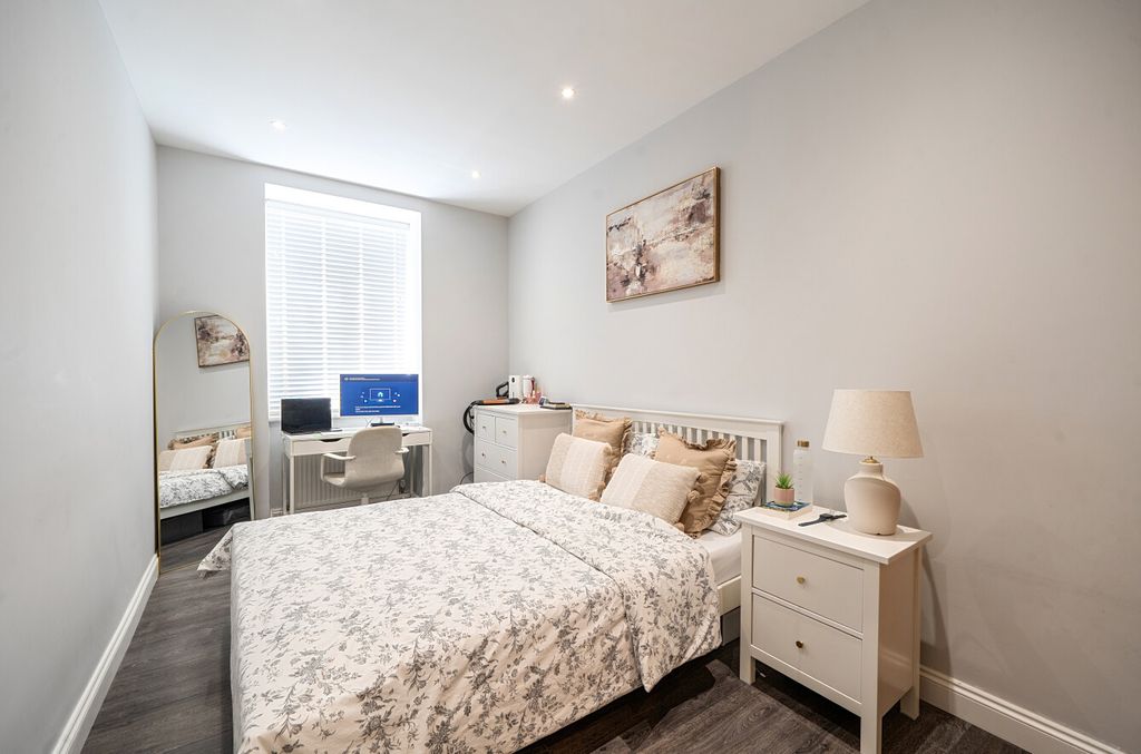 Property photo 2 of 11 1467019-11-6A1030...