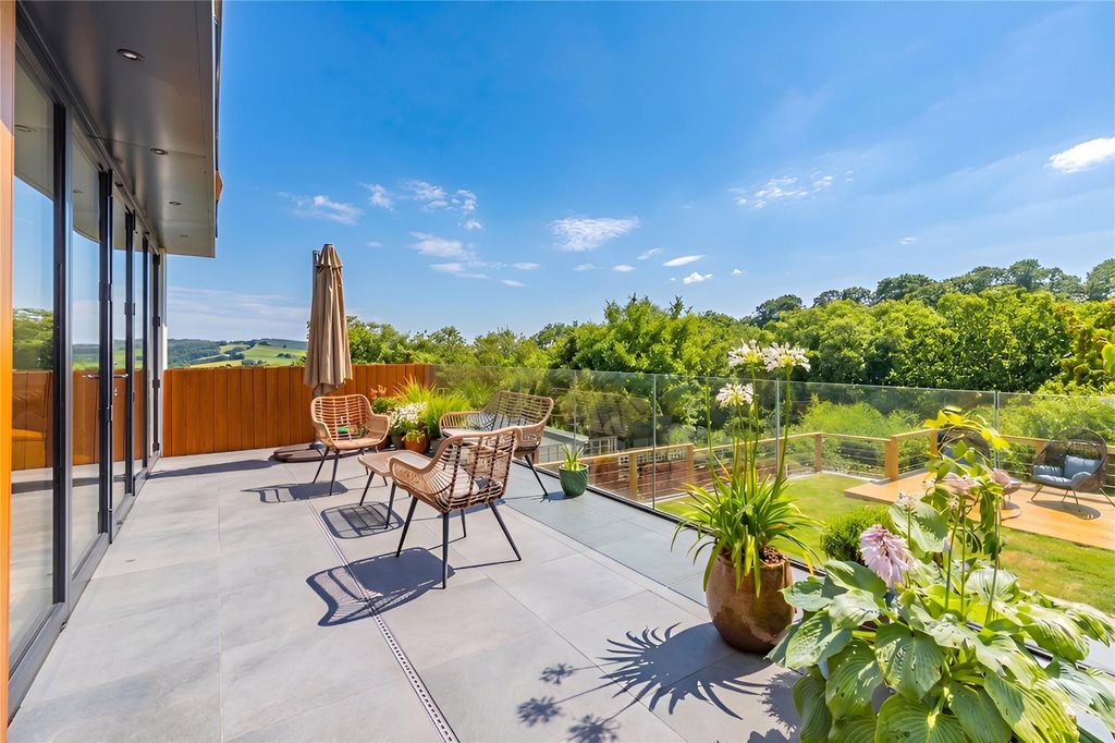 Property photo 2 of 18 Balcony