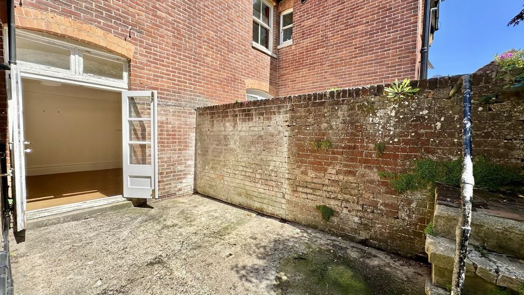Property photo 2 of 23