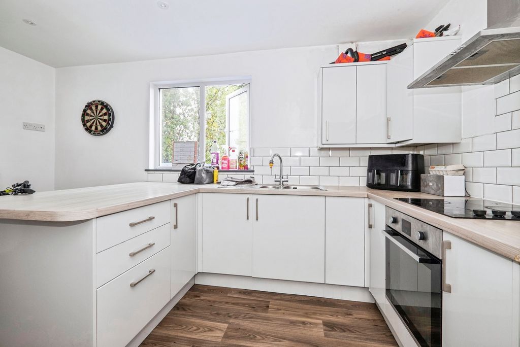 Property photo 2 of 11 Photo