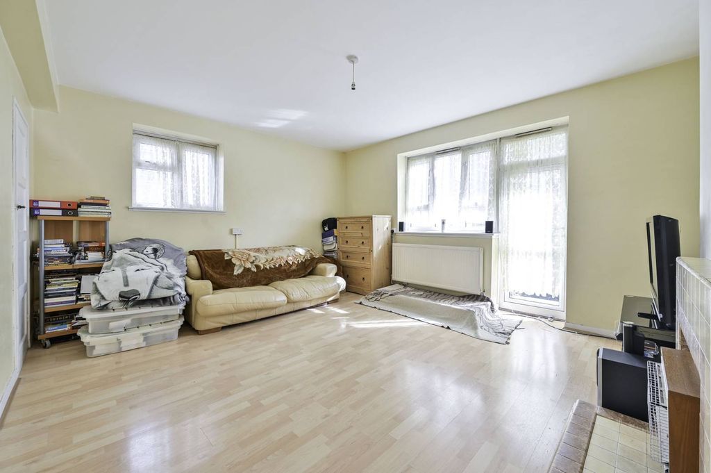 Property photo 2 of 9