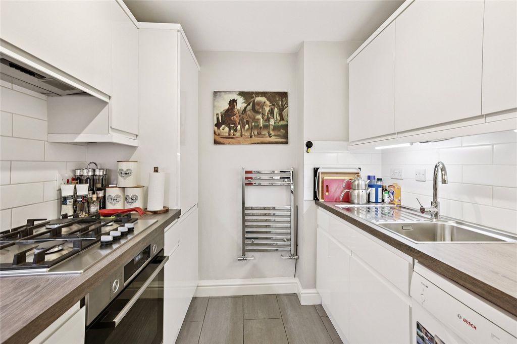 Property photo 3 of 10 Kitchen
