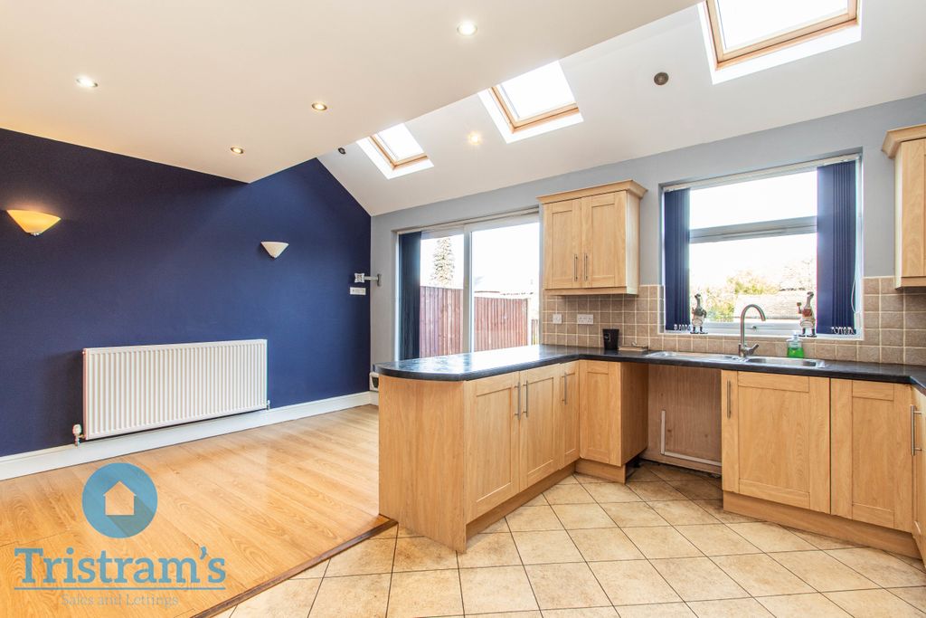 Property photo 2 of 21