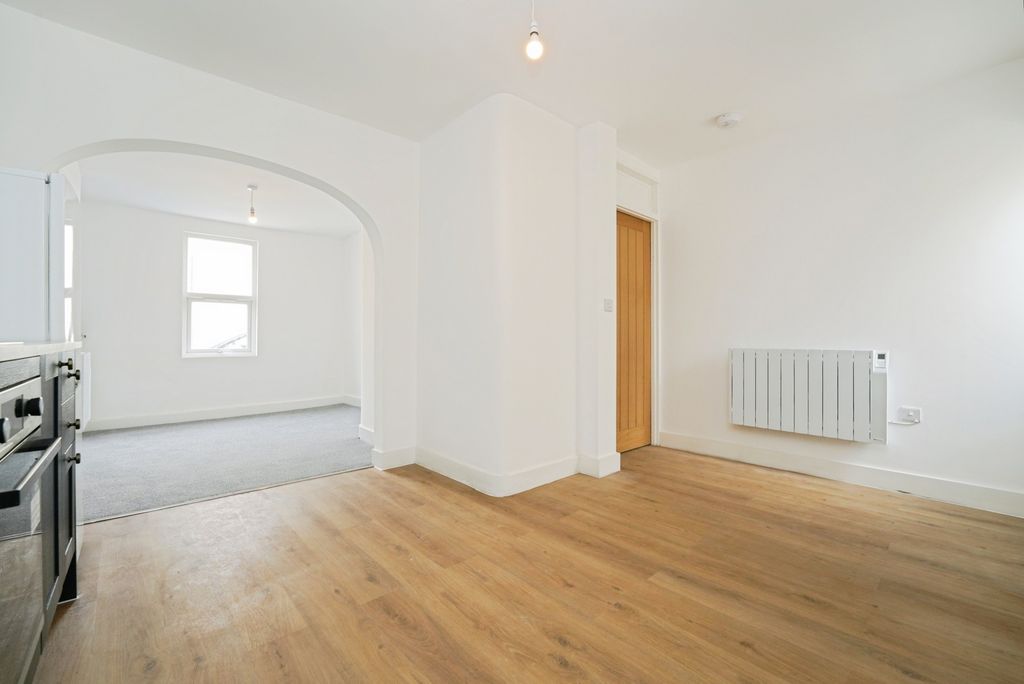 Property photo 2 of 17 Photo