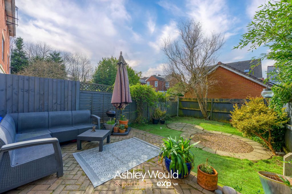 Property photo 2 of 20