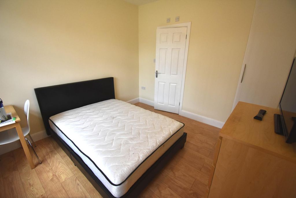 Property photo 1 of 6 1 Bed Room To Rent Browning Way, Hounslow Tw5