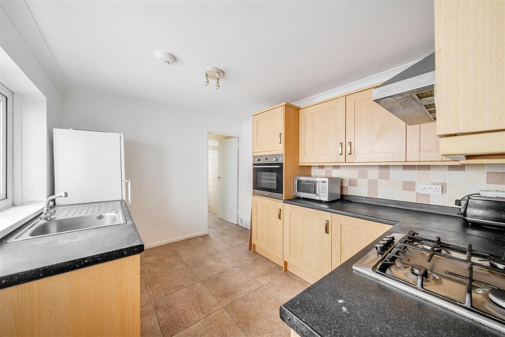 Property photo 2 of 24 1371139-7-690215Ca7B768.Jpg