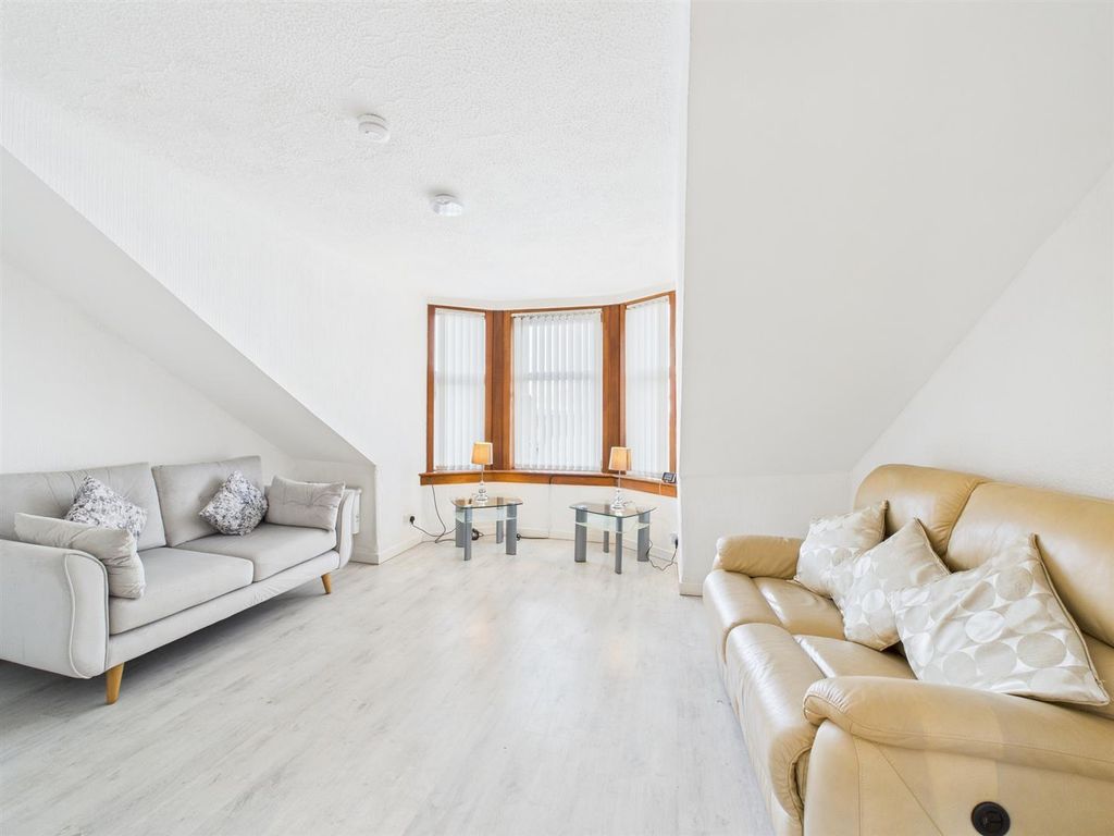 Property photo 2 of 12 Cam03782G0-Pr0245-Still030_Alt.Jpg