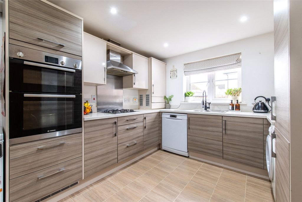 Property photo 2 of 22 Picture No. 08