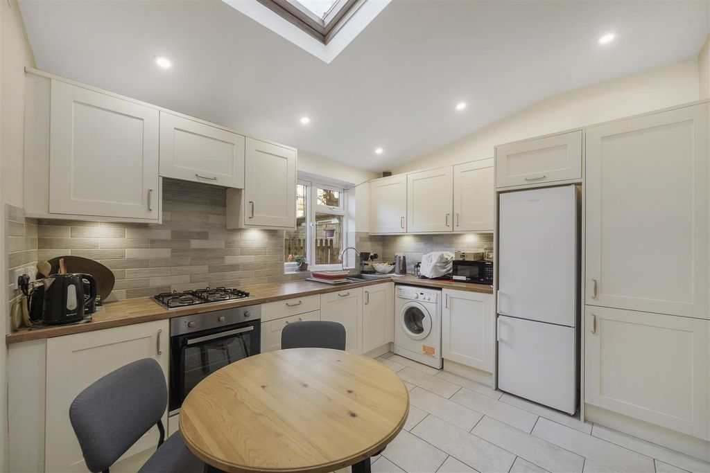 Property photo 2 of 12 Ground Floor Flat - Nj1Fw4Ymfmr3Ffzfvitd.Jpg