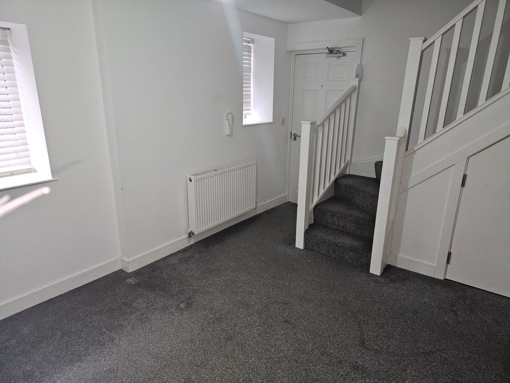 Property photo 2 of 5 Living Room