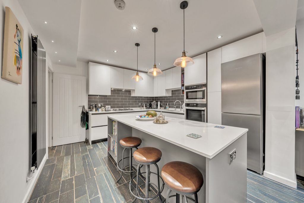 Property photo 2 of 21