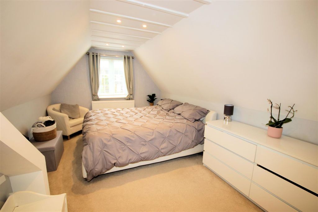 Property photo 3 of 27 Bedroom 1