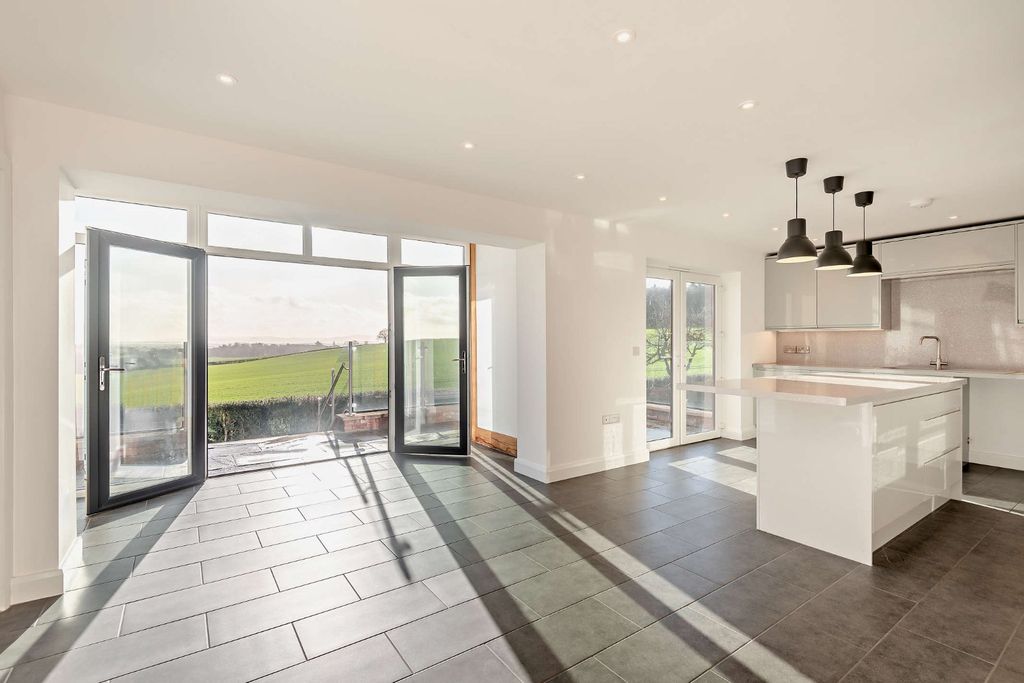 Property photo 3 of 34 Kitchen