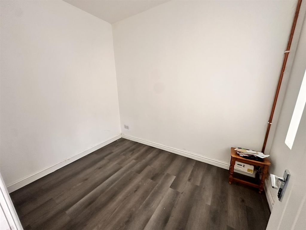 Property photo 3 of 7 Reception 1