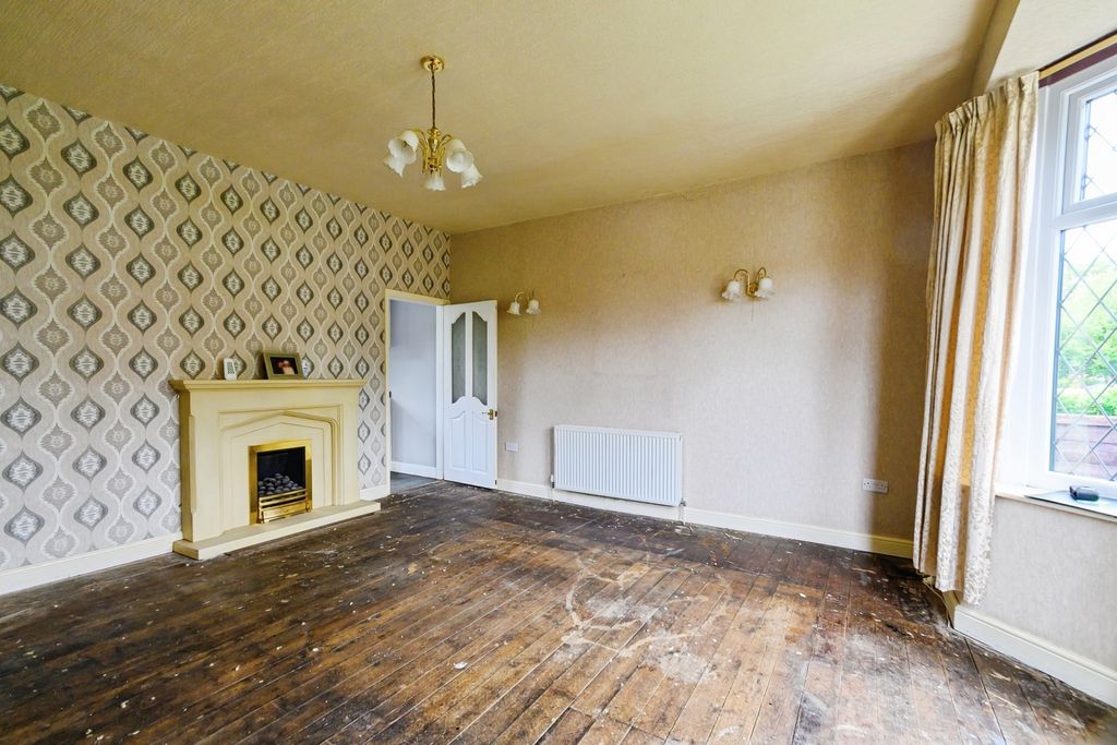 Property photo 3 of 16 Lounge