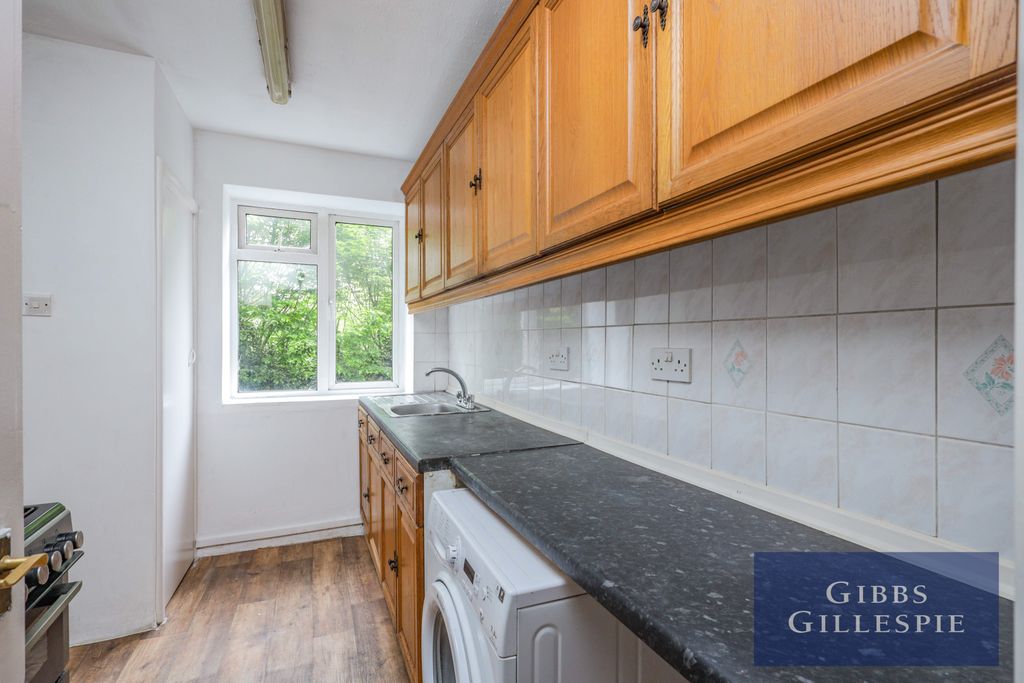 Property photo 3 of 9 Kitchen