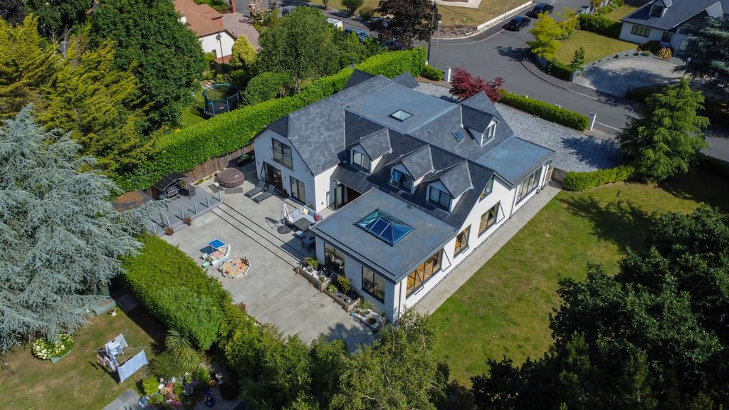 Property photo 1 of 44