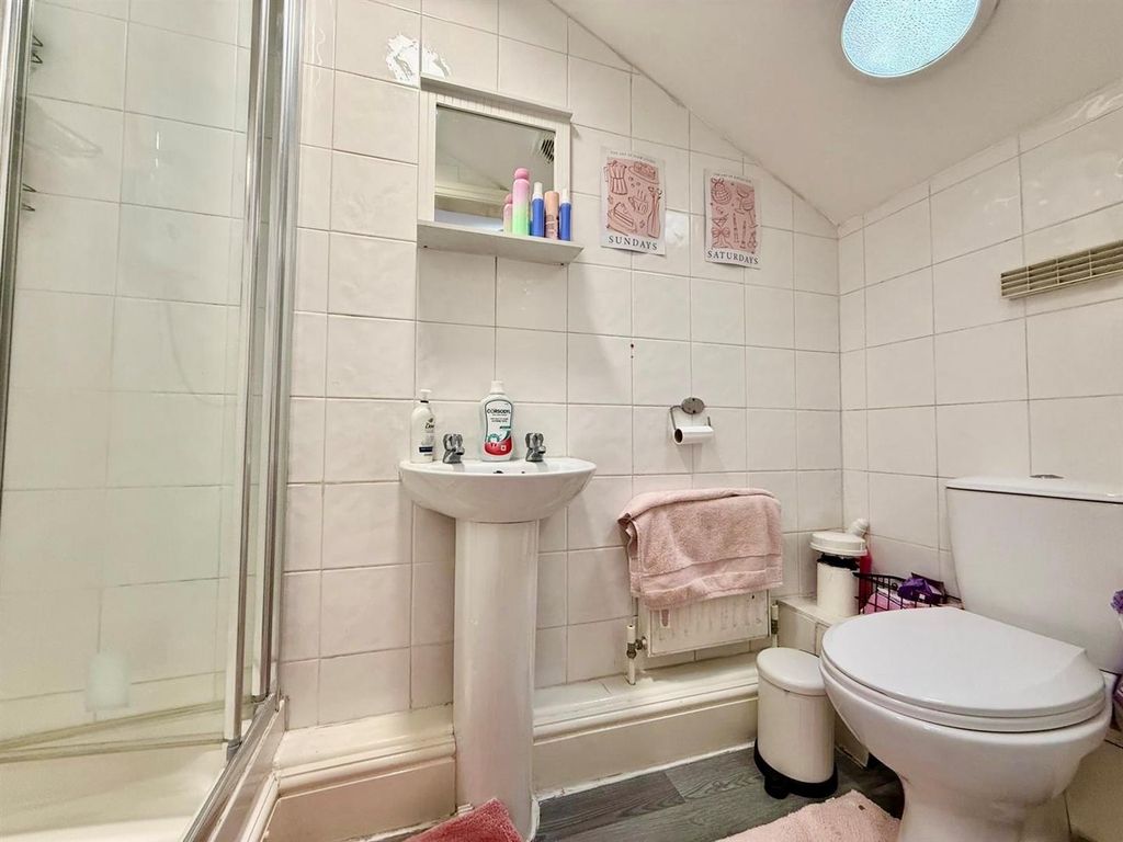 Property photo 1 of 5 Bathroom.Jpg