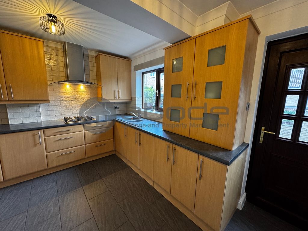 Property photo 1 of 31