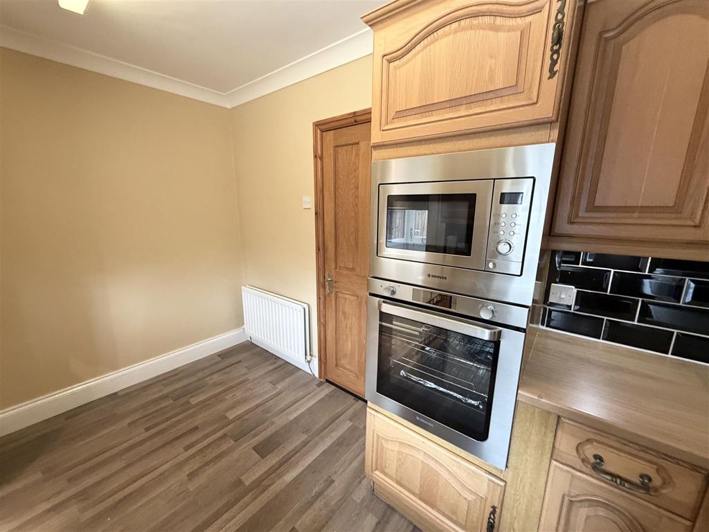 Property photo 3 of 8 Kitchen Diner