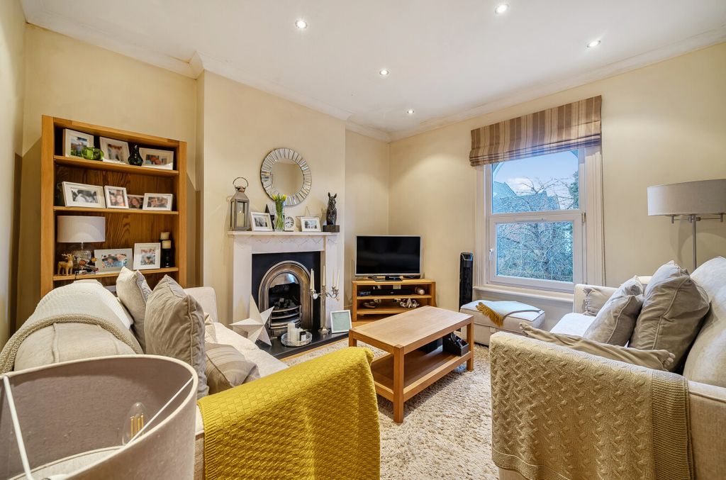 Property photo 2 of 12 1397646-7-698F715...