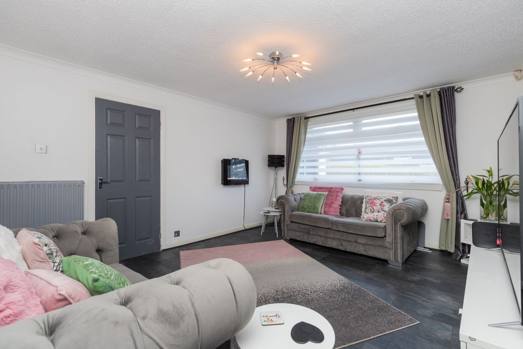 Property photo 3 of 16 68 Montgomery Road Paisley Pa3 4Pg 3L-2