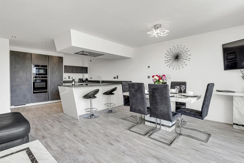 Additional image 4 of 2 bed flat for saleWaterstone House, Tenby SA70