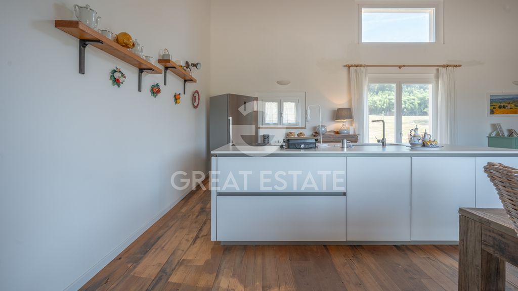 Property photo 2 of 51 Interiors