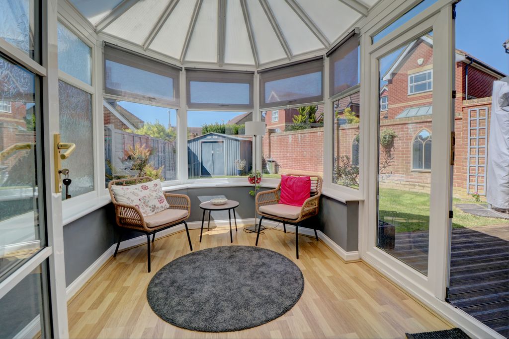 Property photo 3 of 19 Conservatory