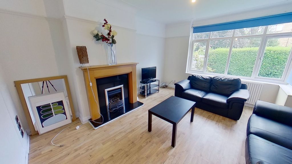 Property photo 2 of 14 8-St-Michaels-Grove-08032023171849.Jpg