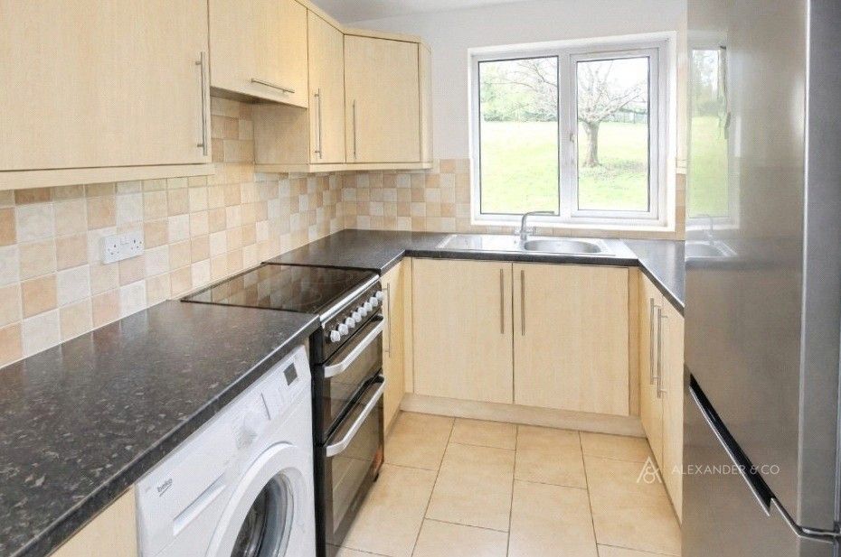 Property photo 3 of 7 Kitchen