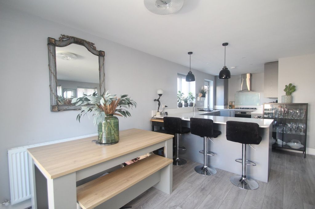 Property photo 3 of 15 Picture No. 06