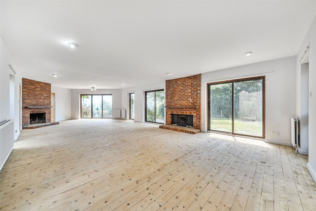 Property photo 3 of 16 Sitting Room