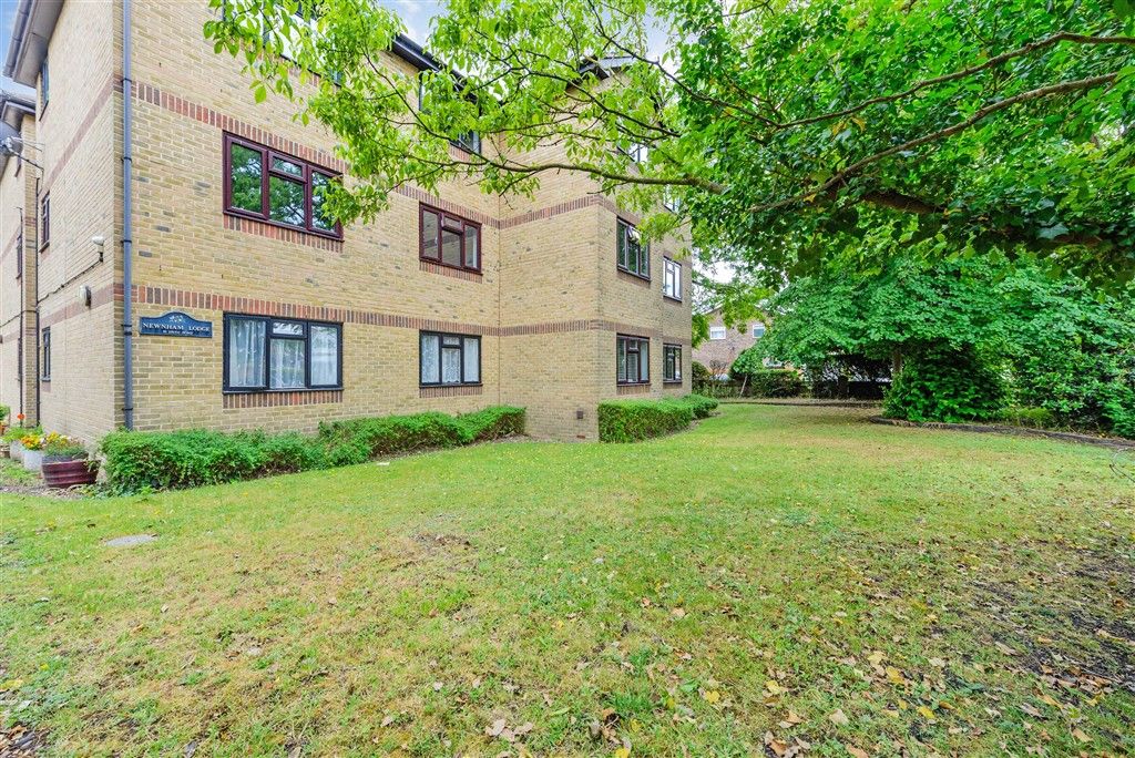 Property photo 2 of 6 Communal Gardens