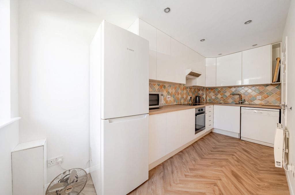Property photo 3 of 18 1487024-16-6A4Cdc...