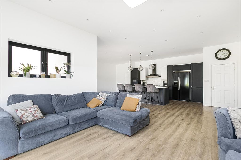 Additional image 7 of 5 bed detached house for saleOak Avenue, Enfield EN2