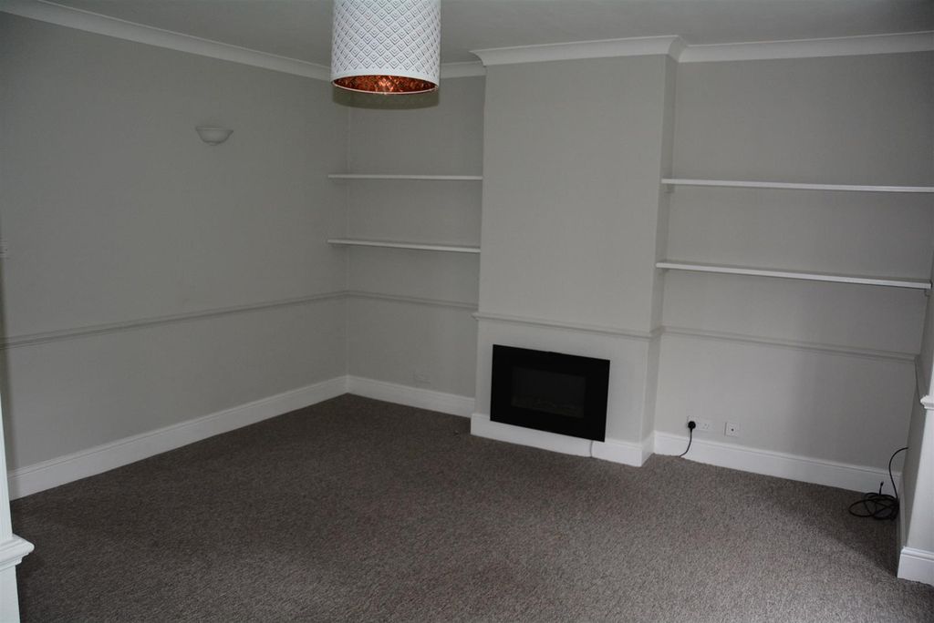 Property photo 2 of 11 Lounge