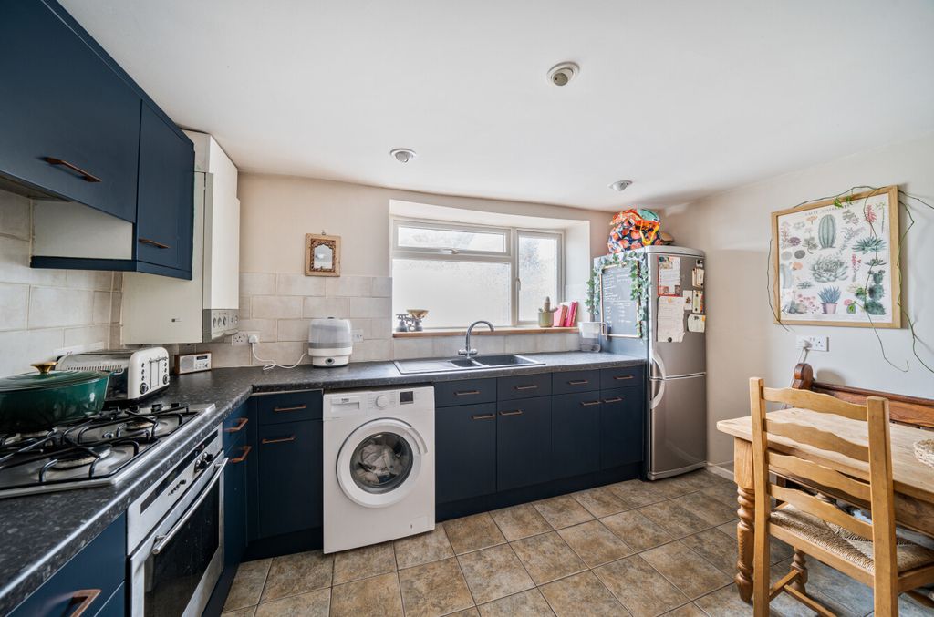 Property photo 2 of 15 1328807-7-688A337...