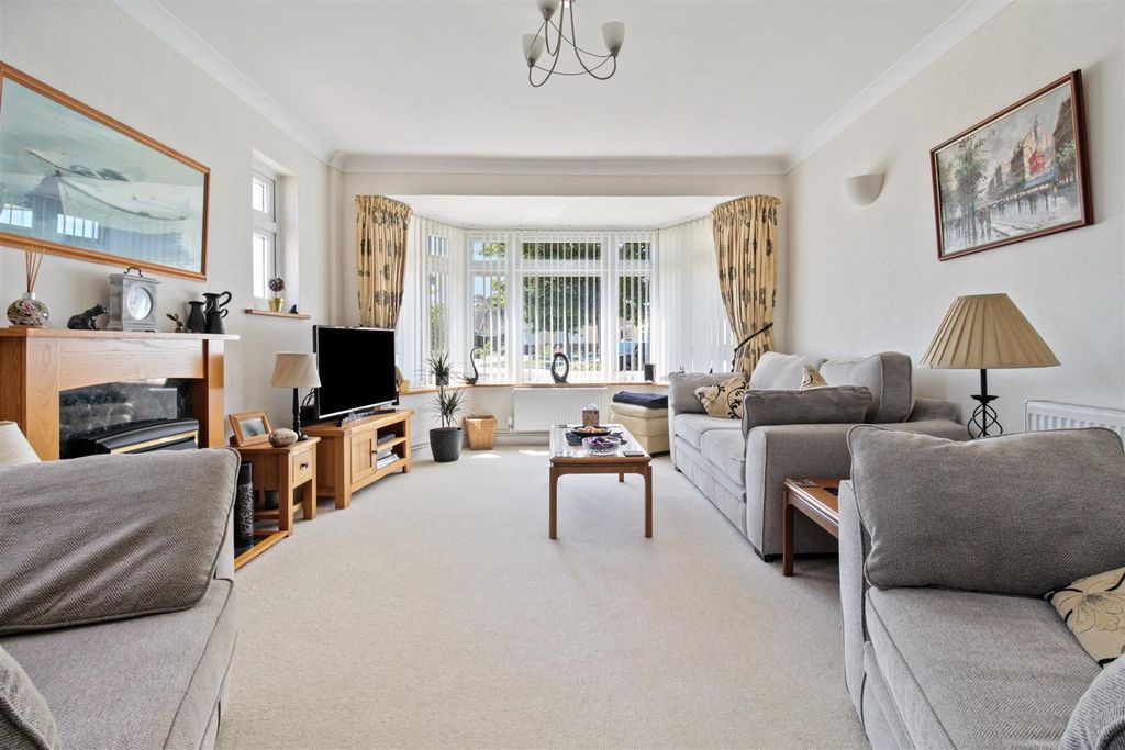 Property photo 3 of 24 Glynde Close, 6-006.Jpg