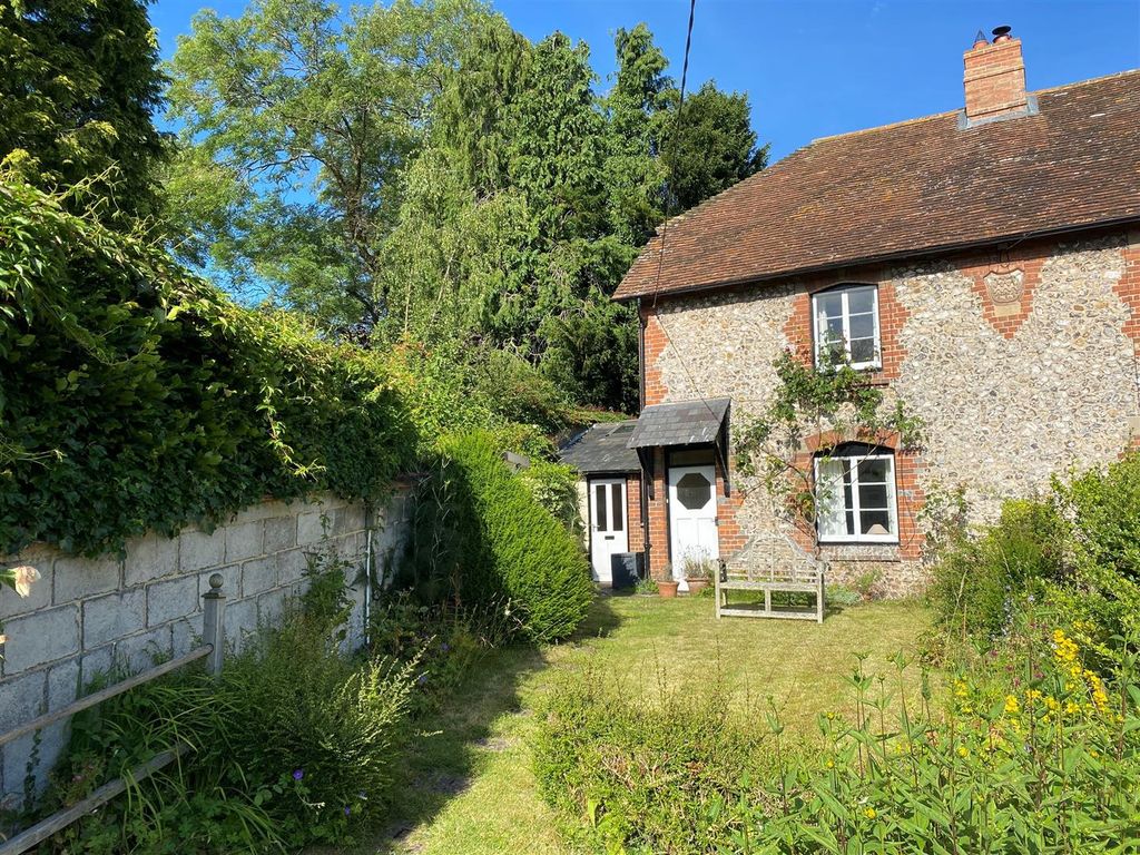 Property photo 1 of 9 Front Garden