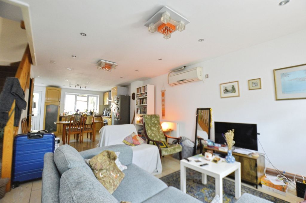 Property photo 3 of 7 Pbox-Img.Jpg