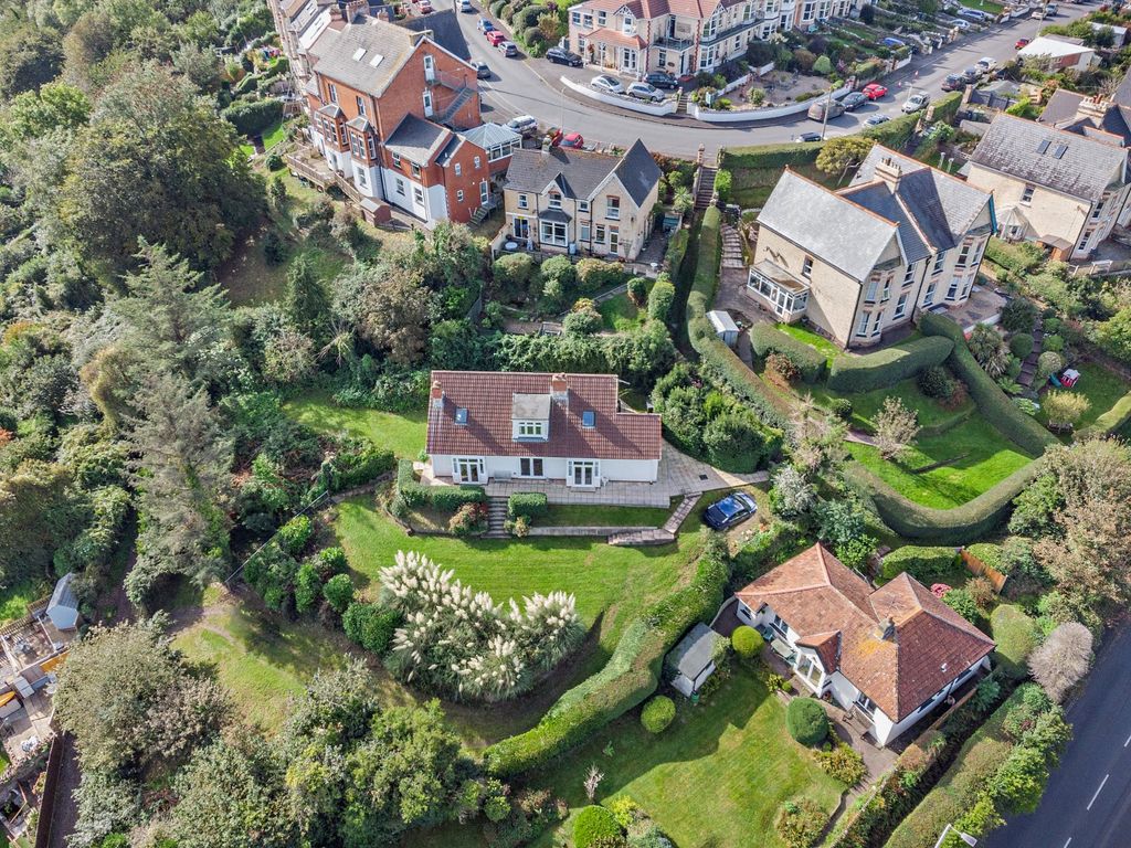 Property photo 2 of 16 Foxbeare Lodge