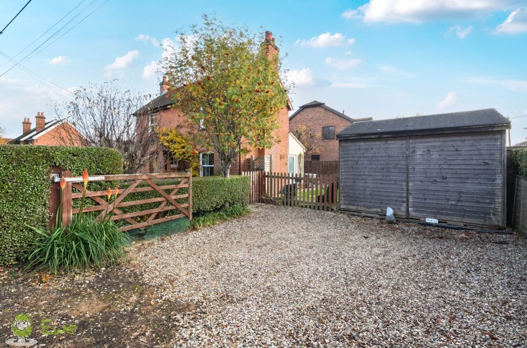 Property photo 1 of 20 Driveway