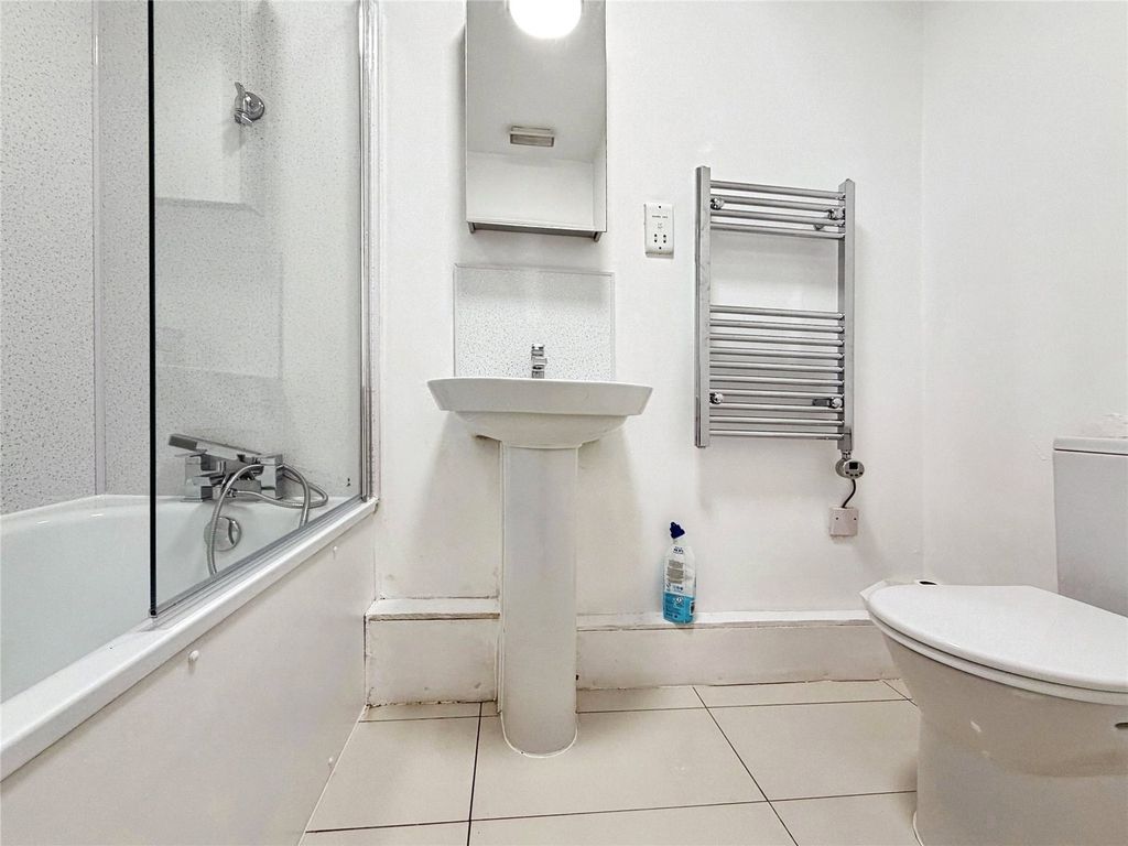 Property photo 3 of 8 Picture No. 16