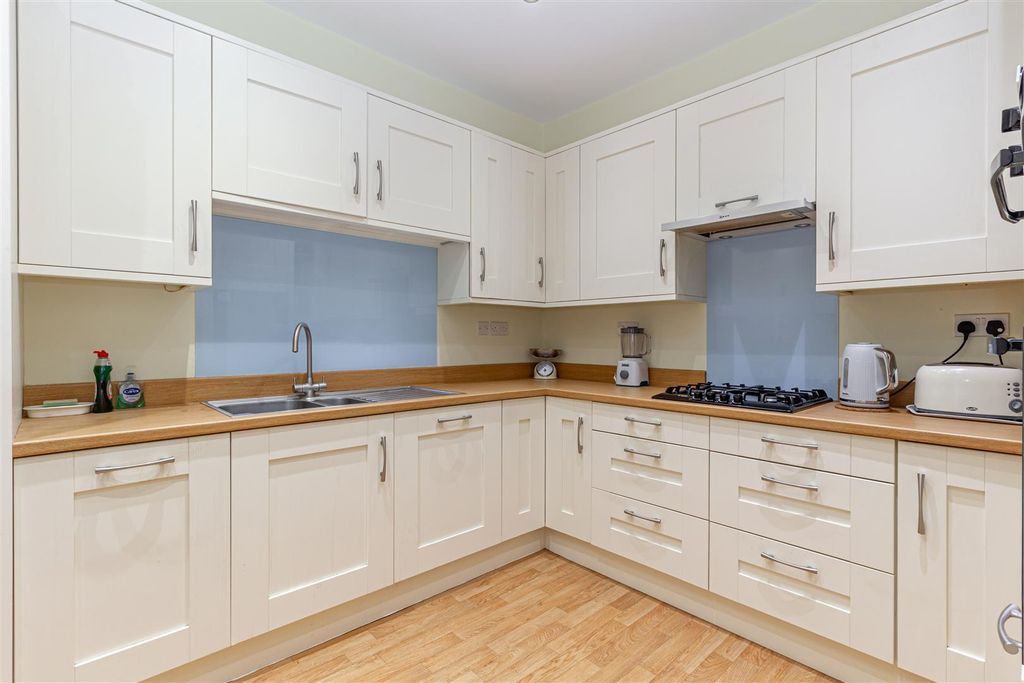 Additional image 18 of 3 bed flat for saleAbbey Road, Malvern WR14