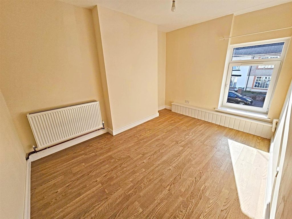 Property photo 1 of 6 Lounge